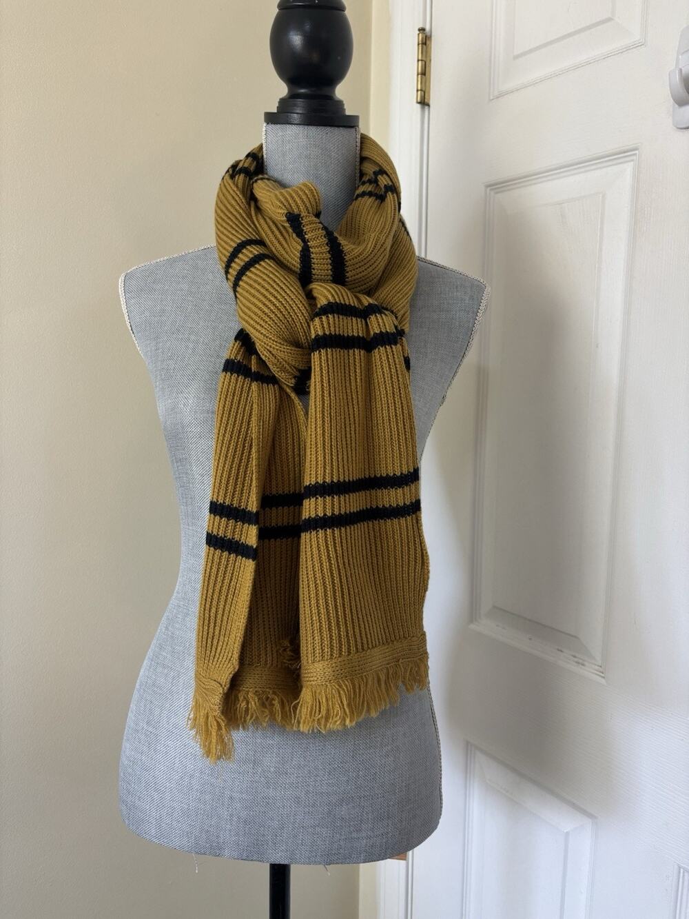 Wizarding World Harry Potter Universal Studios Hufflepuff Scarf 88”